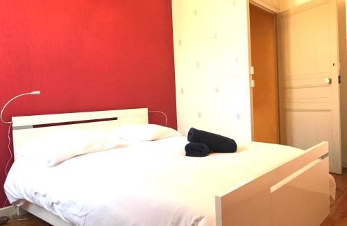 Republique Apartment | MAISON CHOLLET - Centre - Prox. Thermes - Terrasse