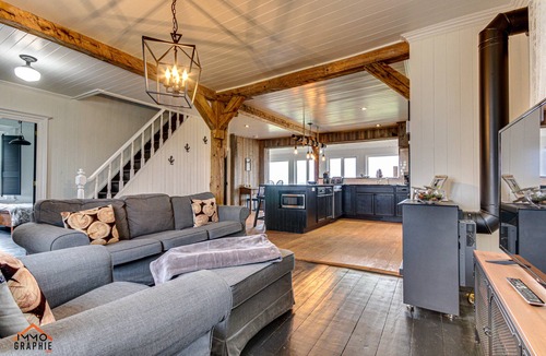 Deschambault-Grondines House | Maison Claudette: on the banks of the St. Lawrence River