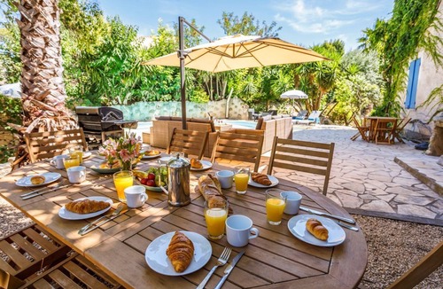 Castelnau-de-Guers Villa | Maison Clairette - Six Bedroom Villa, Sleeps 12