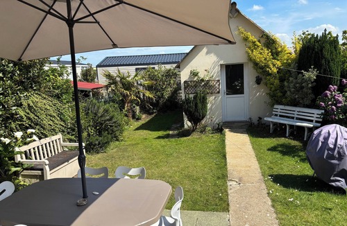 Wimereux House | Maison Cléopâtre Near beach and shops, veranda, garden, private parking