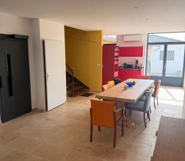 Lauzerte House | Maison climatisée avec terrasse et ascenseur
