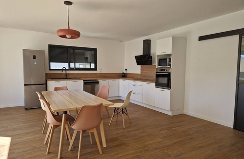 Salleles-d'Aude House | Maison Climatisée Avec Piscine, à 400 m du Canal du Midi. Mer à 30 Minutes