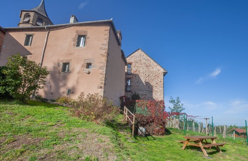 Lassouts House | Maison Clos Fleuri - Four Bedroom House, Sleeps 7