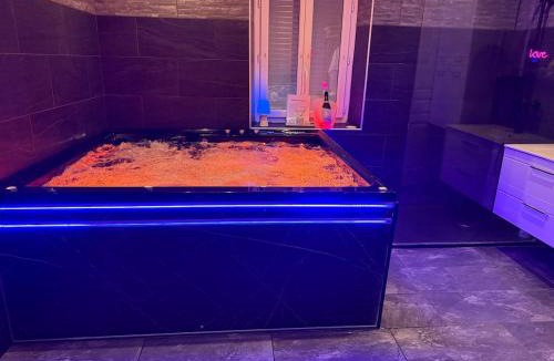 La Machine House | Maison cocooning , avec double jacuzzi et piscine