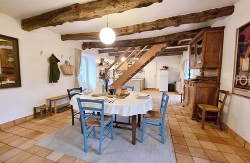 Locoal-Mendon House | Maison Comfortable et Conviviale Avec de Beaux Espaces