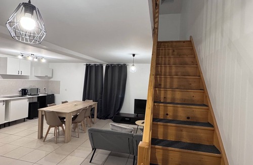 Les Noes-pres-Troyes House | Maison Confort- Near downtown -Troyes- Free Parking