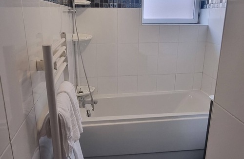 Valenciennes Apartment | Maison Confort 06 Couchage et Garage