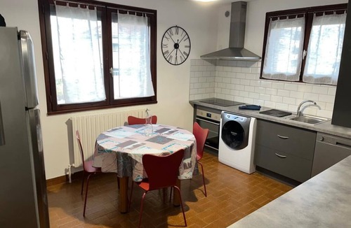 Echirolles House | Maison Confort Proche Stations Ski | Free Parking | Garage | 6 pers