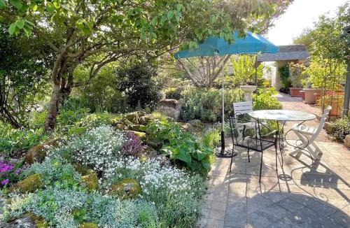 Brehemont House | Maison confortable à Bréhémont avec jardin paisible