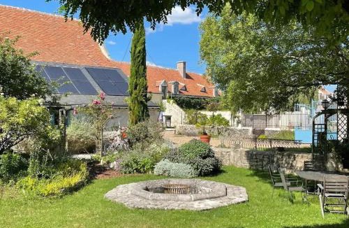 Brehemont House | Maison confortable à Bréhémont avec jardin paisible