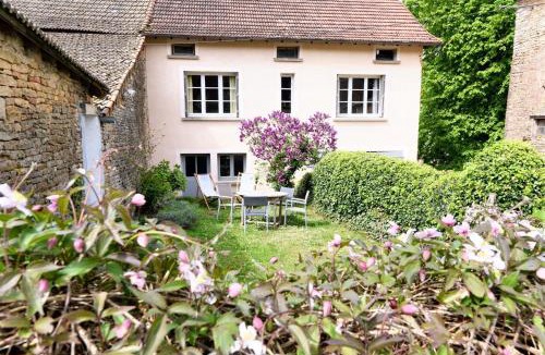 Grevilly House | Maison confortable à Grevilly, jardin & parking