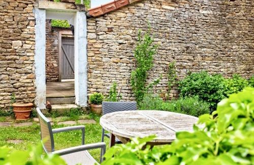 Grevilly House | Maison confortable à Grevilly, jardin & parking