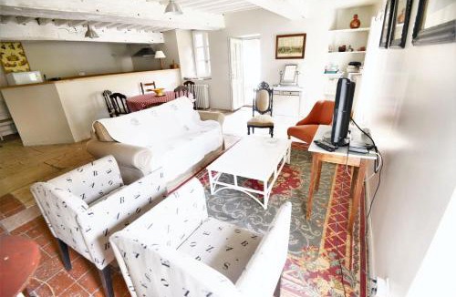 Grevilly House | Maison confortable à Grevilly, jardin & parking