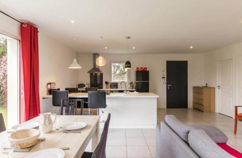 Nozay House | Maison contemporaine à Nozay avec jardin clos, proche Nantes : 3 chambres, Wi-Fi, garage vélos/motos - FR-1-306-1178