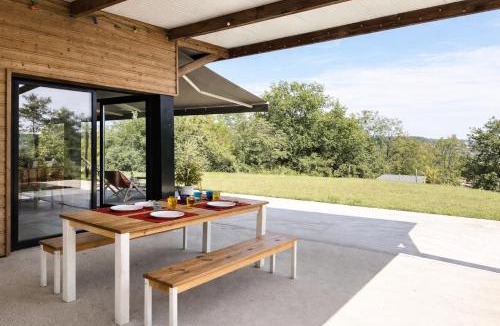 Montcuq House | Maison contemporaine en bois avec piscine