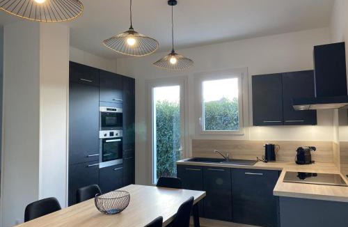 Brout-Vernet House | Maison contemporaine avec jardin au calme, proche centre village - FR-1-489-417