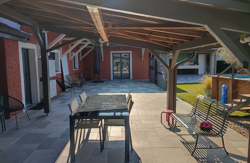 Brignoud House | Maison Conviviale Avec Piscine