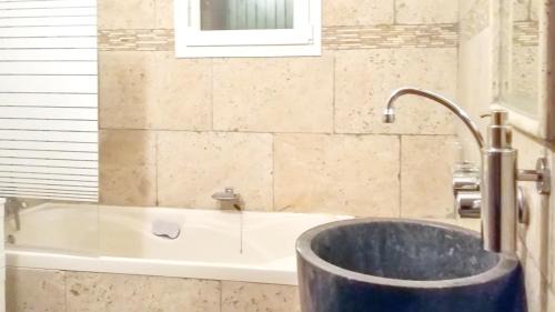 Revest-des-Brousses House | Maison conviviale avec jardin à Revest-des-Brousses