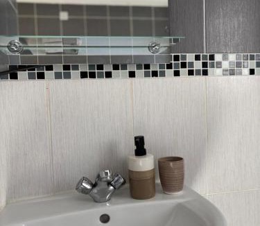 Bruay-sur-l'Escaut Apartment | Maison cosy avec cour privée