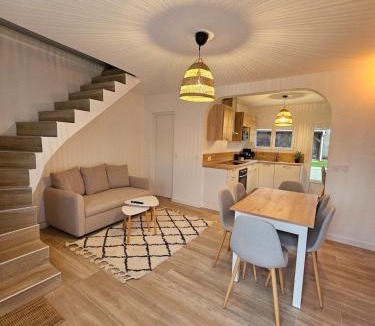 Favieres House | Maison cosy avec jardin, Disney
