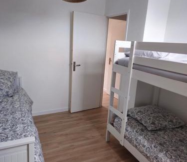 Favieres House | Maison cosy avec jardin, Disney
