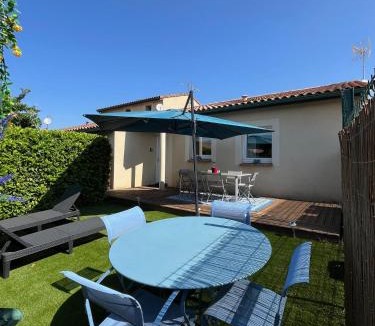 Muret House | Maison cosy clim jardin netflix