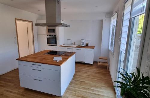 Chalons-en-Champagne House | Maison cosy avec Balnéo & jardin