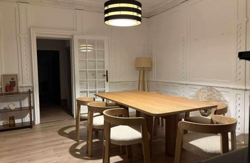 Charleville-Mezieres Apartment | Maison cosy avec jardin privé hypercentre Charleville-Mézières à deux pas de la Place Ducale