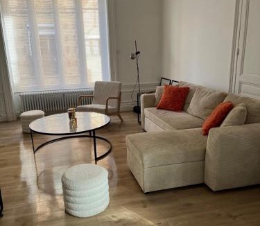 Charleville-Mezieres Apartment | Maison cosy avec jardin privé hypercentre Charleville-Mézières à deux pas de la Place Ducale