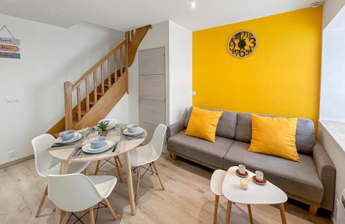 Mayenne Apartment | Maison cosy l Atypique hyper centre bureau confortable wifi et Netflix