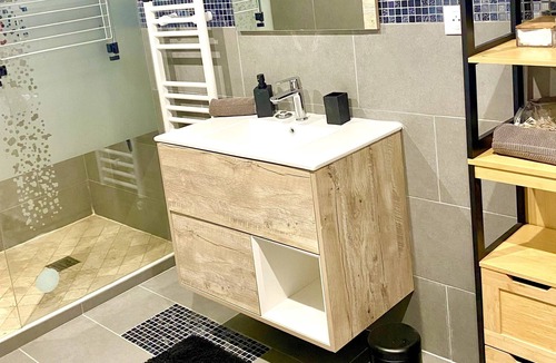 Meyzieu Nord Ouest Bed & Breakfast | Maison Cosyli