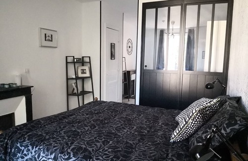 St Georges la Pouge Bed & Breakfast | Maison Courbarien