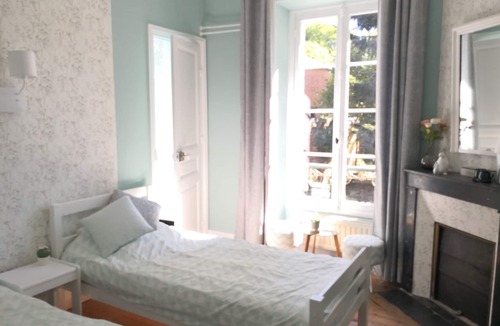 St Georges la Pouge Bed & Breakfast | Maison Courbarien