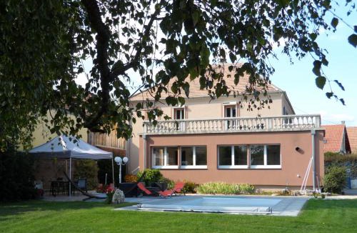 Montreux-Chateau Bed & Breakfast | Maison Curiale