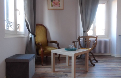 Montreux-Chateau Bed & Breakfast | Maison Curiale