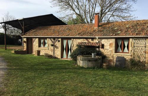 Saint-Priest-en-Murat Apartment | Maison d'amis