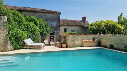 Salles-Lavalette House | Maison d'Amis