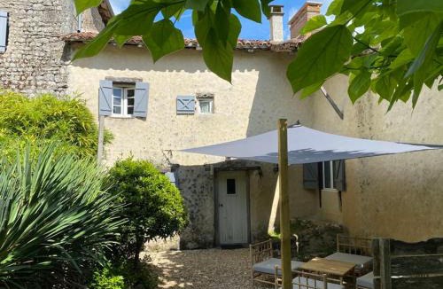 Salles-Lavalette House | Maison d'Amis