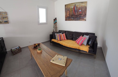 Sussargues House | Maison d'Anto between sea and garrigue