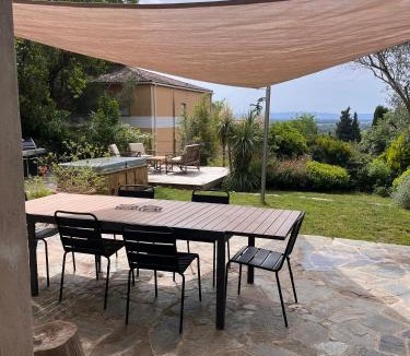 Villeneuve-les-Avignon Villa | Maison d'architecte avec vue sur les Alpilles