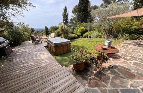 Villeneuve-les-Avignon Villa | Maison d'architecte avec vue sur les Alpilles