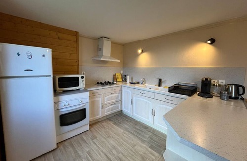 La Roche Foulques Bed & Breakfast | Maison du verger ideal for family/friend & professional stay