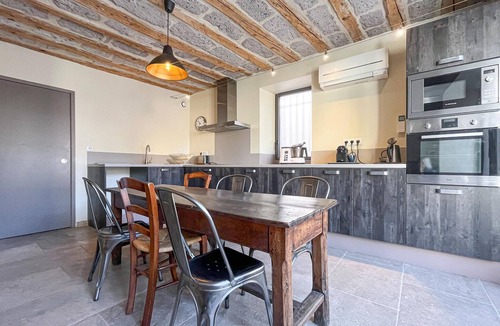 Saint-Hilaire-d'Ozilhan House | Maison de village avec piscine
