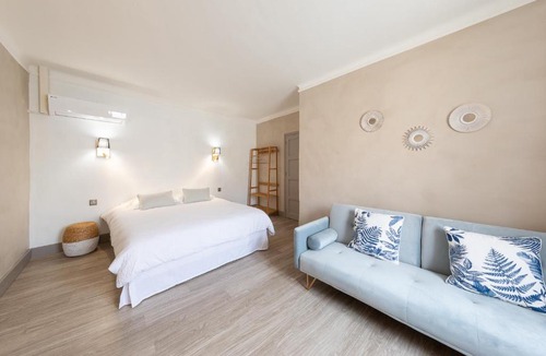 Sainte-Cecile-les-Vignes Bed & Breakfast | Maison d'hôtes 1800