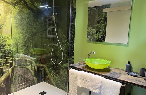 Saint-Etienne-en-Cogles House | Maison D'hôte Avec Jacuzzi à la Campagne