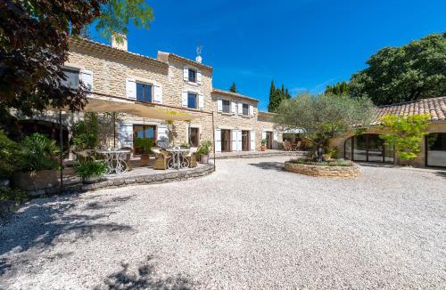 Montsegur-sur-Lauzon Bed & Breakfast | Maison d'Hôtes Les Caroubiers