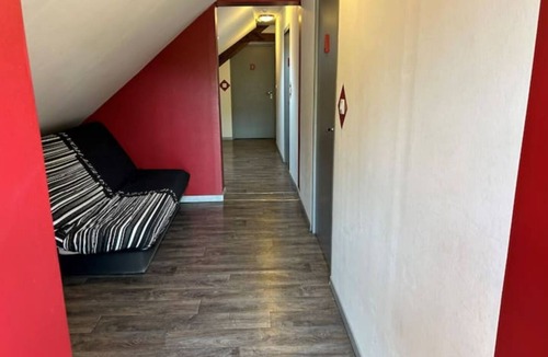 Yvre-le-Polin House | Maison D'hôtes 30 Couchages