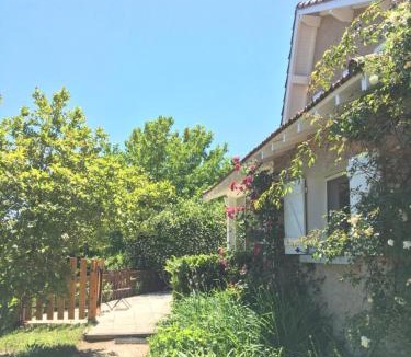 Maringes Bed & Breakfast | Maison d'Hôtes L'Escale Du Loup Blanc