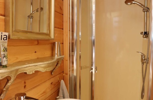 Romans-sur-Isere Bed & Breakfast | Maison D'hôtes Le 6 Bis
