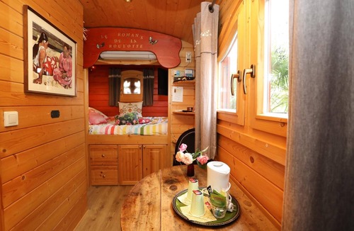 Romans-sur-Isere Bed & Breakfast | Maison D'hôtes Le 6 Bis